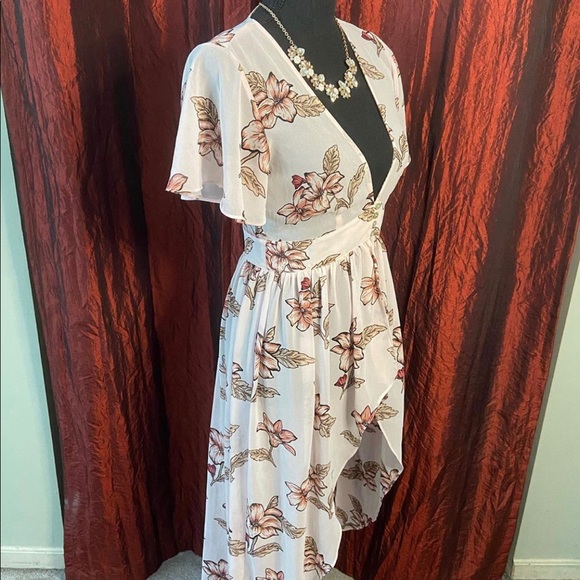 ✨BRAND NEW WITH TAGS✨ - Picture 2 of 4